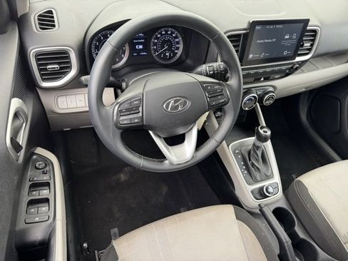 Used 2021 Hyundai Venue SEL image 15
