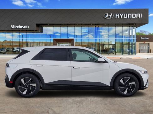 New 2026 Hyundai Ioniq 5 SEL AWD/4WD image 4