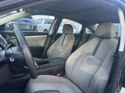 Used 2018 Honda Civic EX image 9