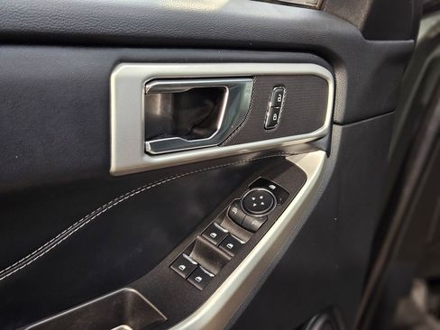 Used 2023 Ford Explorer XLT image 21