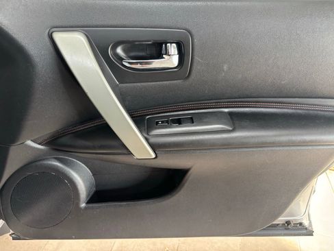 Used 2011 Nissan Rogue SV w/ SL Pkg image 16