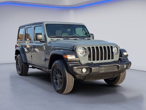 Used 2024 Jeep Wrangler Sport S image 4