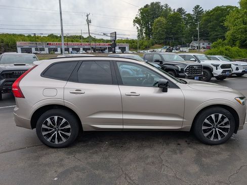 Used 2023 Volvo XC60 B5 Plus AWD/4WD image 9