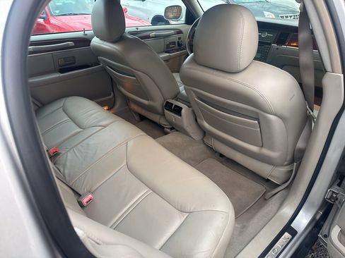 Used 2005 Lincoln Town Car Signature Limited image 27