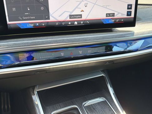 Used 2025 BMW i7 M70 AWD/4WD image 26