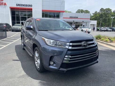 Used 2017 Toyota Highlander Limited FWD image 2