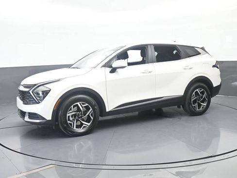 Used 2025 Kia Sportage LX FWD image 2