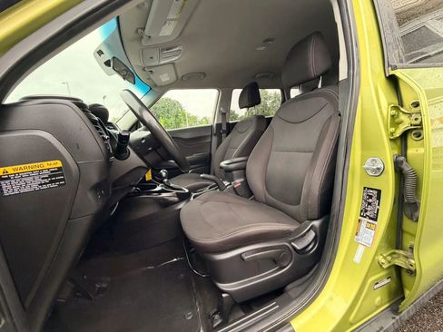 Used 2018 Kia Soul FWD image 12