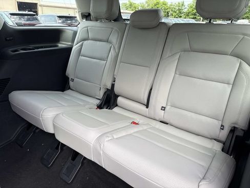 New 2026 Lincoln Navigator Premiere AWD/4WD image 19