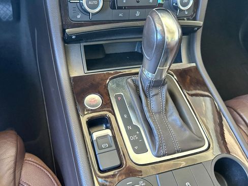 Used 2013 Volkswagen Touareg Executive AWD/4WD image 17
