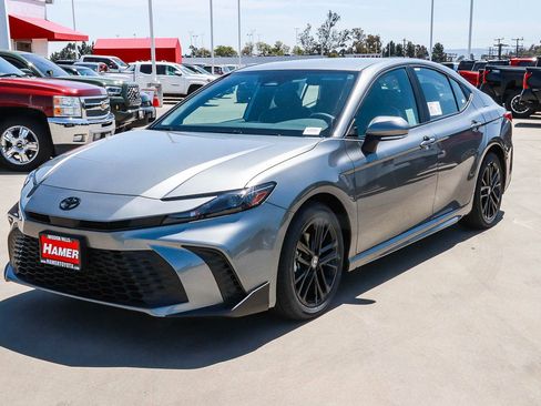 New 2026 Toyota Camry SE FWD image 3