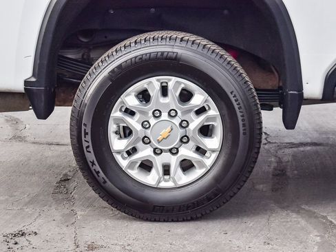 Used 2024 Chevrolet Silverado 2500 LT image 12