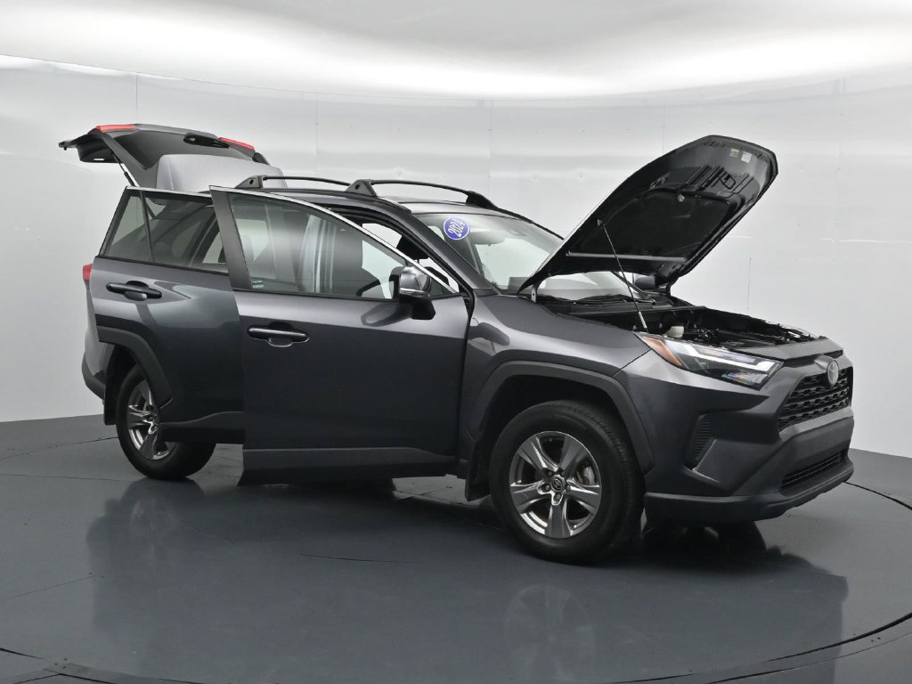 Used 2024 Toyota RAV4 XLE FWD image 41