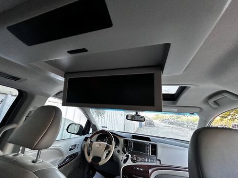 Used 2013 Toyota Sienna Limited w/ Premium Pkg AWD/4WD image 20