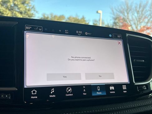 Used 2023 Chrysler Pacifica Limited FWD image 17