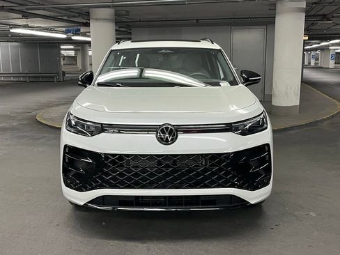 New 2026 Volkswagen Tiguan SE R-Line FWD image 33