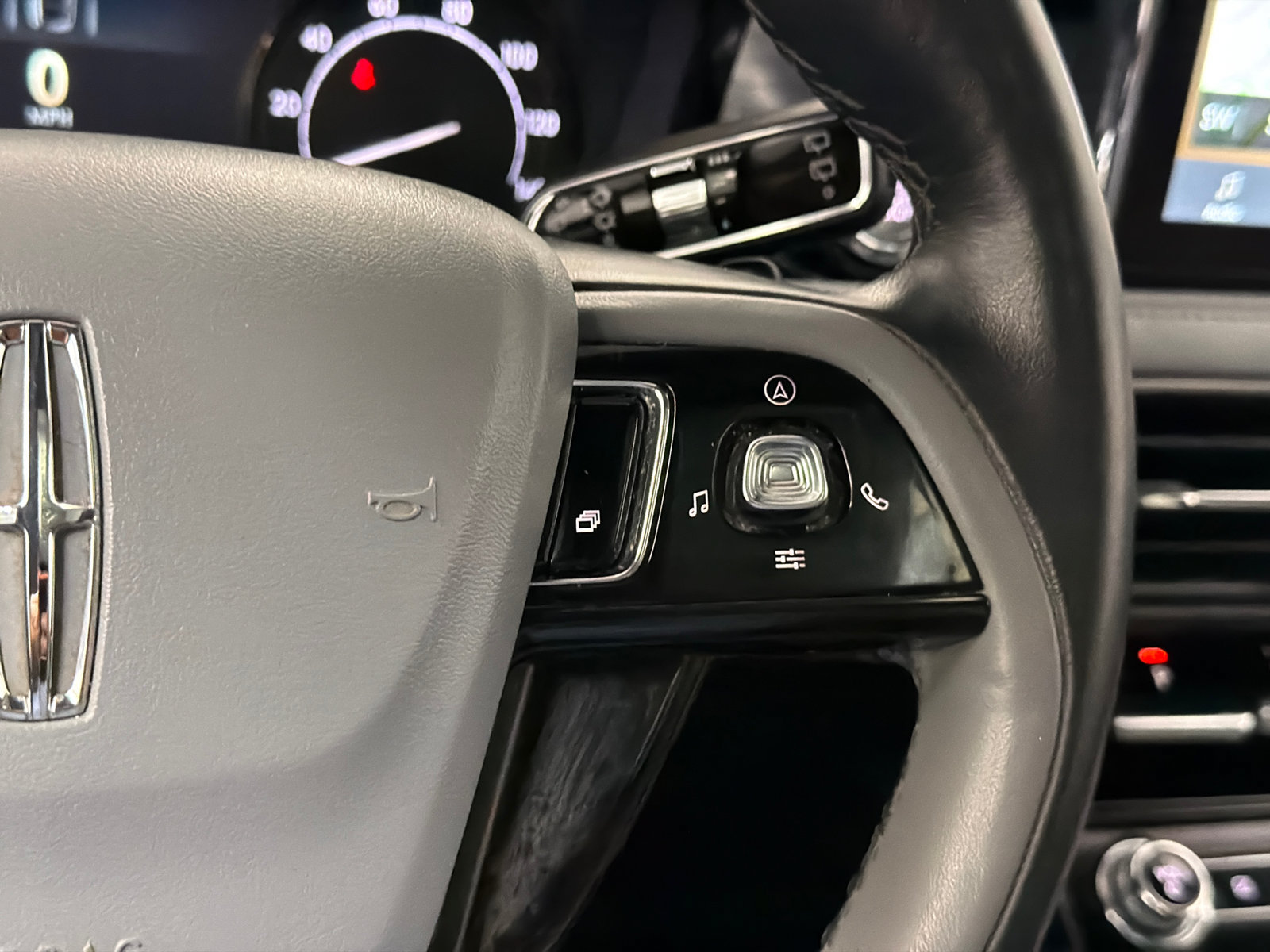 Used 2022 Lincoln Corsair AWD w/ Premium Package image 22