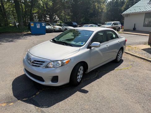 Used 2013 Toyota Corolla LE FWD image 3