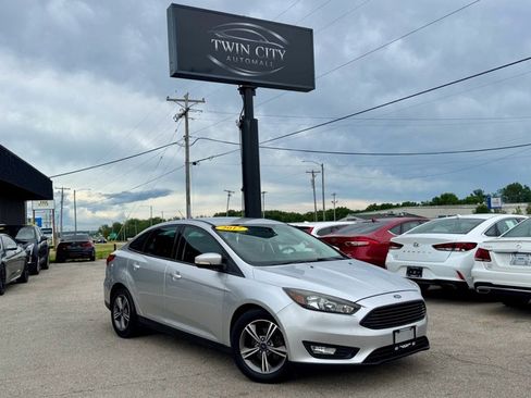 Used 2017 Ford Focus SE FWD image 1