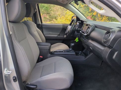 Used 2022 Toyota Tacoma SR image 27