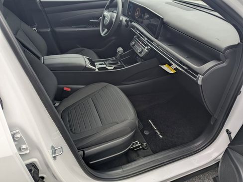 Used 2025 Hyundai Santa Cruz SE image 12