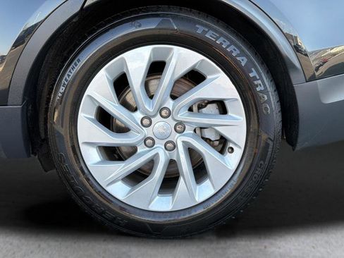 Used 2025 Land Rover Discovery S image 15