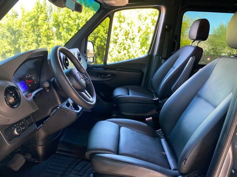 Used 2021 Mercedes-Benz Sprinter 2500 image 26