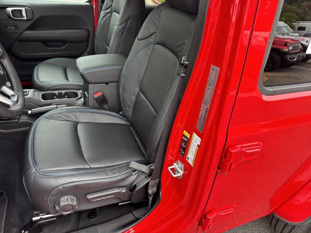 Certified 2025 Jeep Wrangler Unlimited Sahara w/ Safety Group AWD/4WD image 10