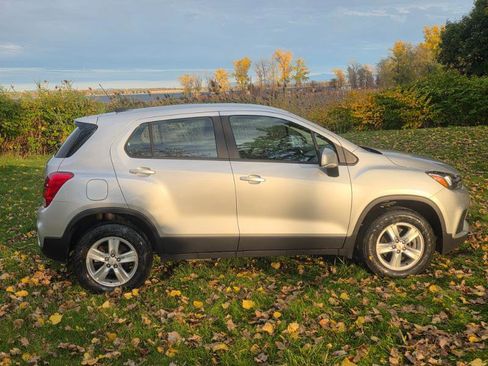 Used 2018 Chevrolet Trax LS AWD/4WD image 20
