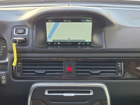 Used 2016 Volvo XC70 T5 Premier w/ Proximity Package image 25