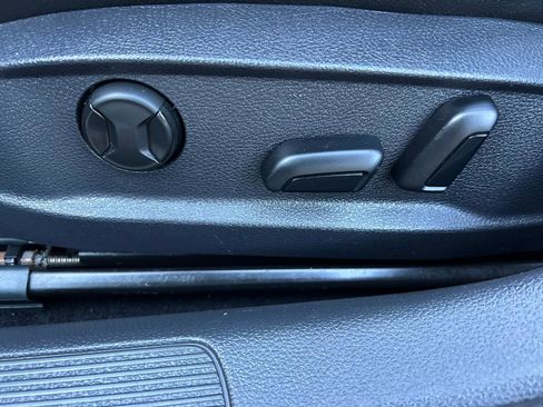 Used 2017 Volkswagen Golf SEL image 11