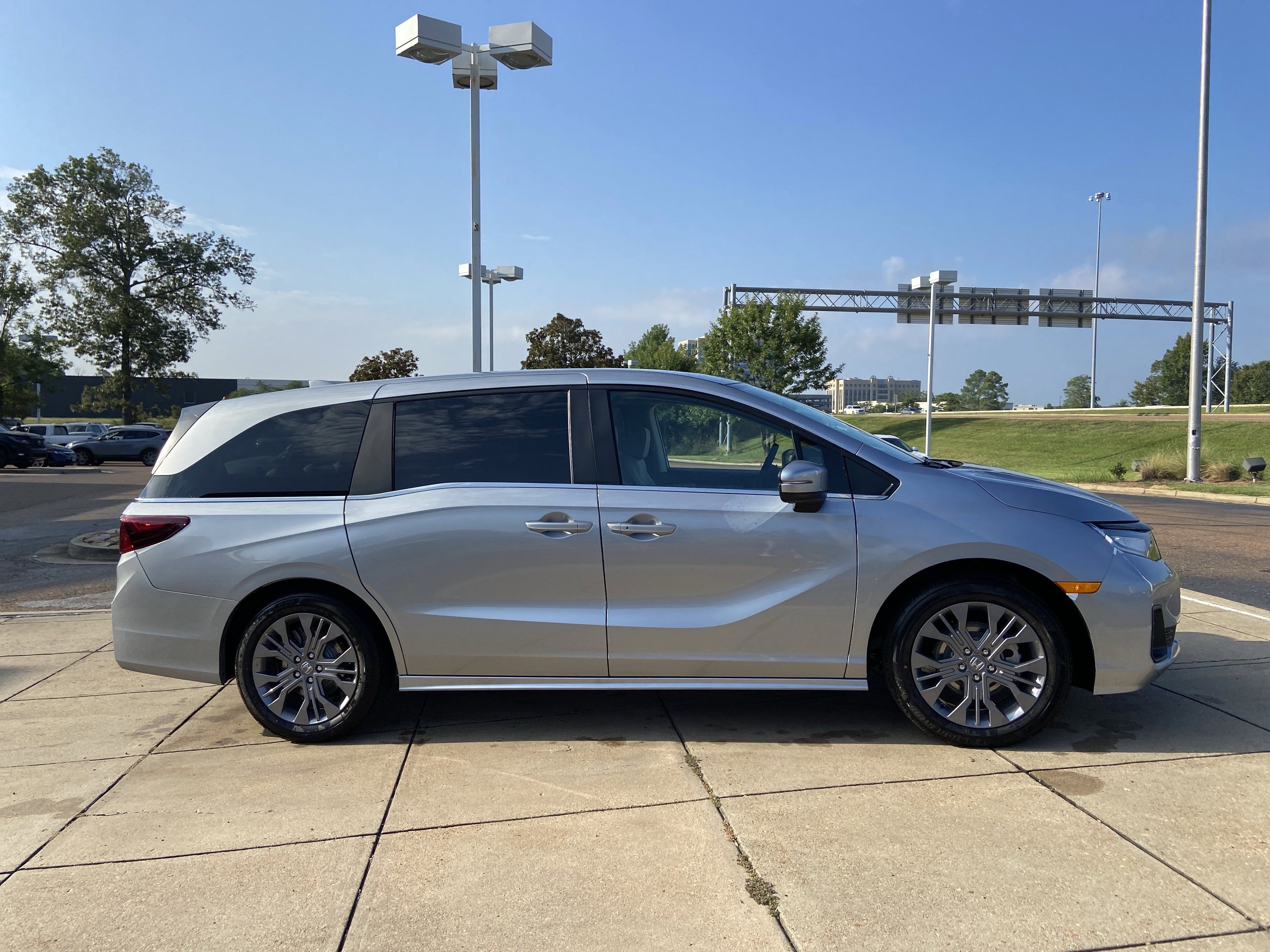 New 2026 Honda Odyssey Touring image 12