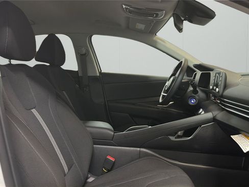 Certified 2026 Hyundai Elantra SE FWD image 14