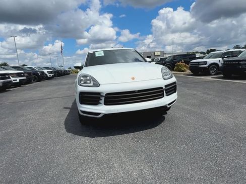 Used 2022 Porsche Cayenne Platinum Edition AWD/4WD image 3