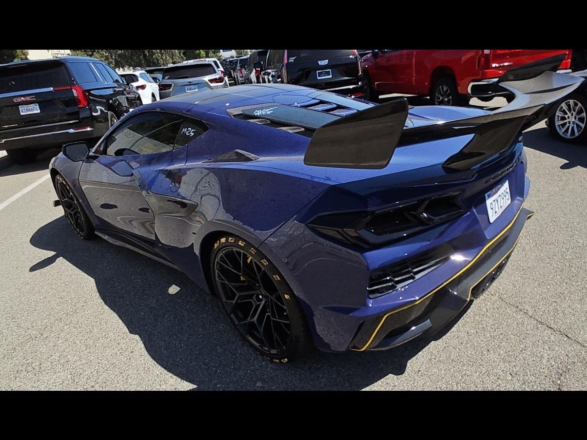 Used 2026 Chevrolet Corvette ZR1 w/ ZR1 Carbon Fiber Aero Package RWD image 7