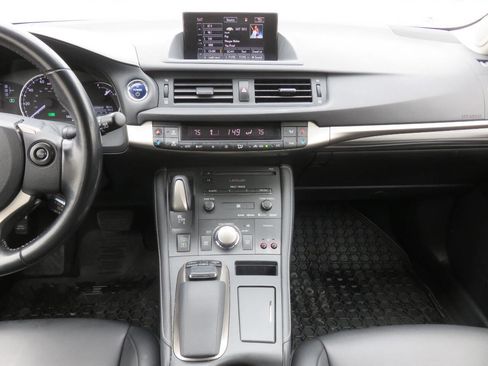 Used 2017 Lexus CT 200h w/ Navigation System Package image 16