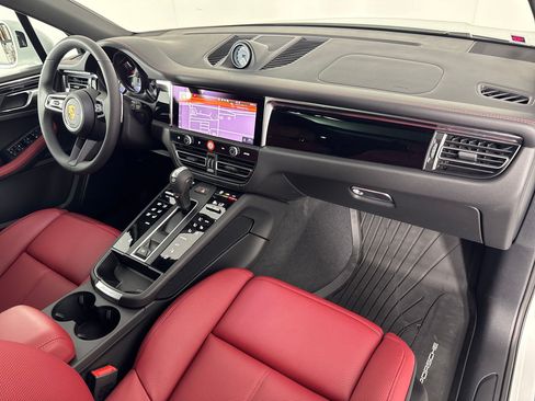 Certified 2026 Porsche Macan AWD/4WD image 28