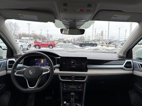 Used 2025 Volkswagen Taos SE image 12