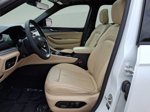 Certified 2023 Jeep Grand Cherokee L Limited w/ Luxury Tech Group II AWD/4WD image 12