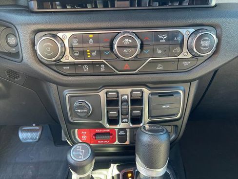 Used 2024 Jeep Gladiator Sport image 22