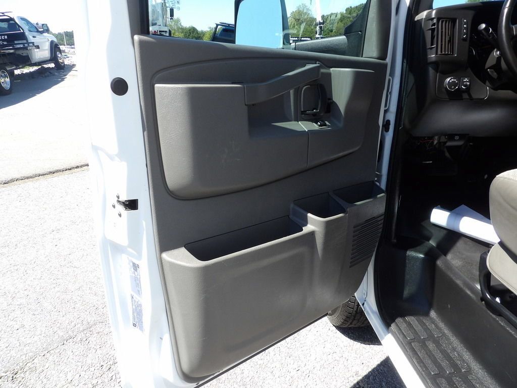 Used 2021 Chevrolet Express 3500 w/ Power Convenience Package RWD image 14