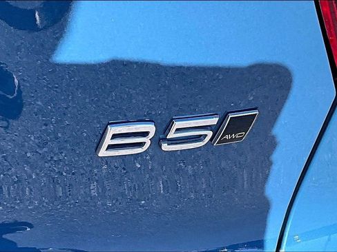 Used 2025 Volvo XC40 B5 Core AWD/4WD image 31