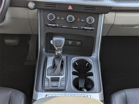 Certified 2024 Kia Carnival LX image 25