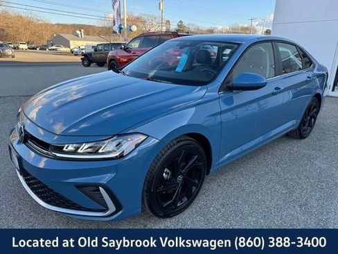 Certified 2025 Volkswagen Jetta SE image 1