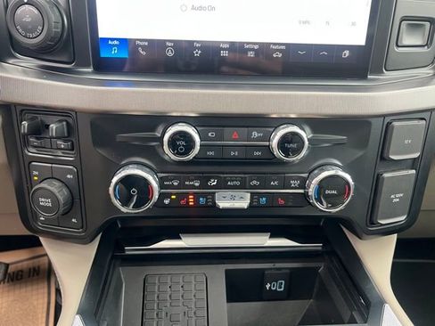 Used 2025 Ford F350 Platinum w/ Platinum Plus Package AWD/4WD image 24