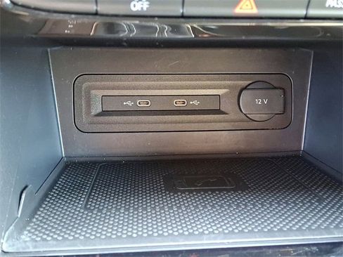 Used 2022 Volkswagen Atlas Cross Sport SE image 25