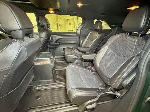 Used 2026 Toyota Sienna Platinum AWD/4WD image 32