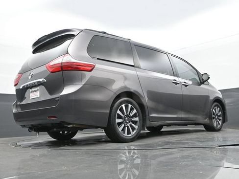 Used 2019 Toyota Sienna Limited FWD image 26