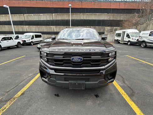 Used 2025 Ford Expedition Active AWD/4WD image 2