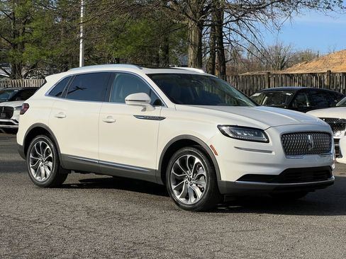 Used 2023 Lincoln Nautilus Reserve image 1